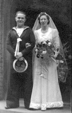 kittyweddding.jpg (23374 bytes)