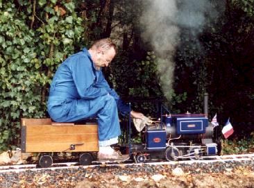 trainm.jpg (31879 bytes)